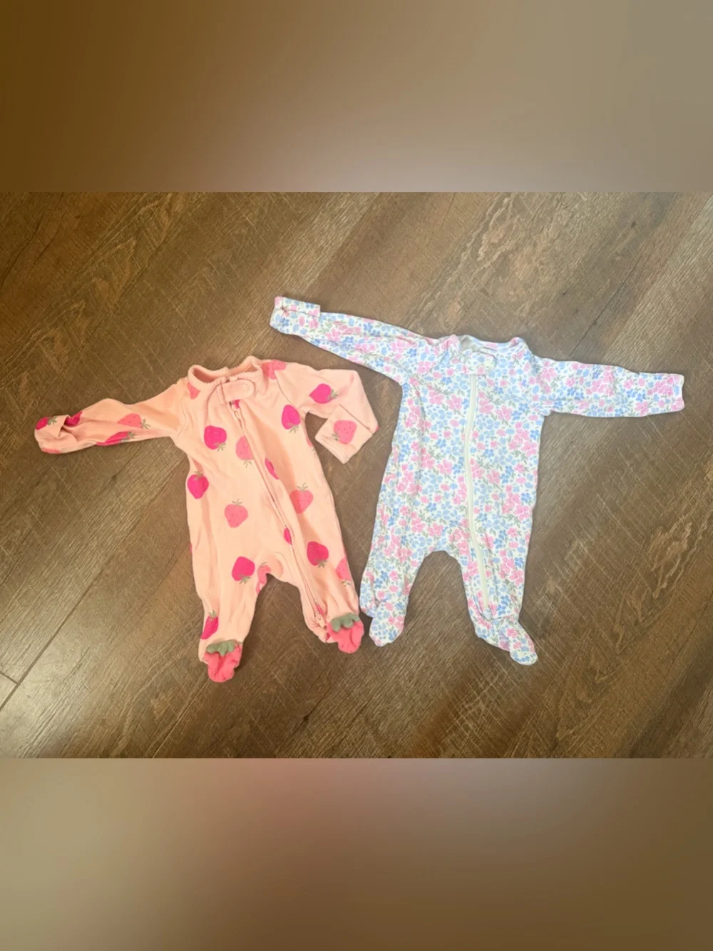 Carter’s Newborn Footed Sleeper Bundle | 2 Zip Pajamas | EUC | Newborn